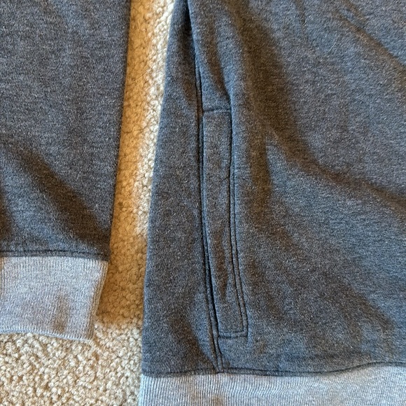 Under Armour crewneck sweatshirt with pockets - Picture 2 of 3